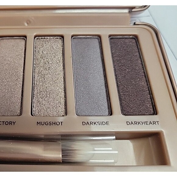 NWOB Urban Decay Naked 3 Eyeshadow Palette 12x1.3g - Picture 10 of 10